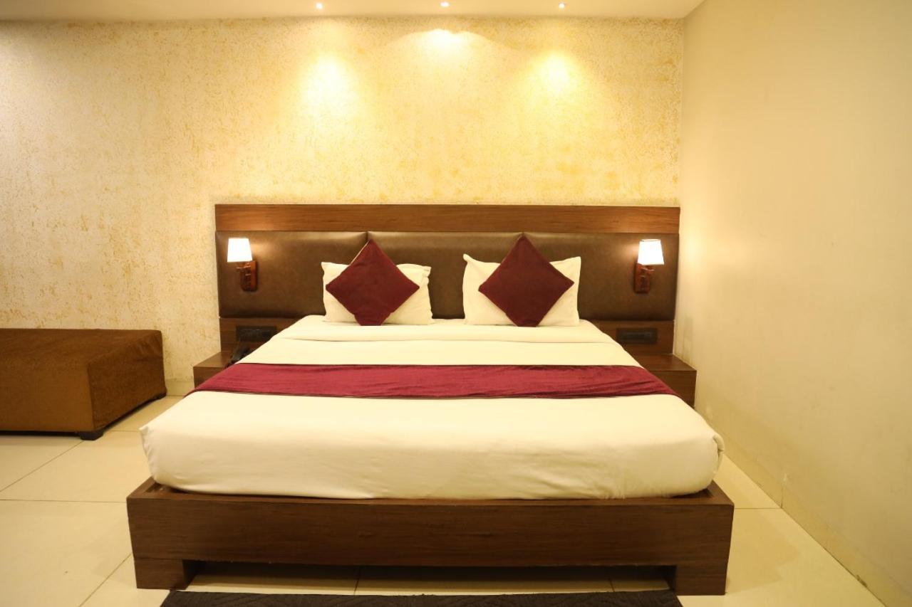 Naiapura Hotel La Pearl מראה חיצוני תמונה