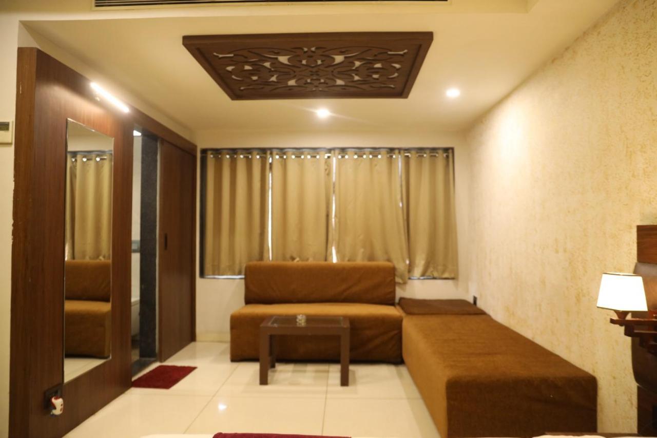 Naiapura Hotel La Pearl מראה חיצוני תמונה