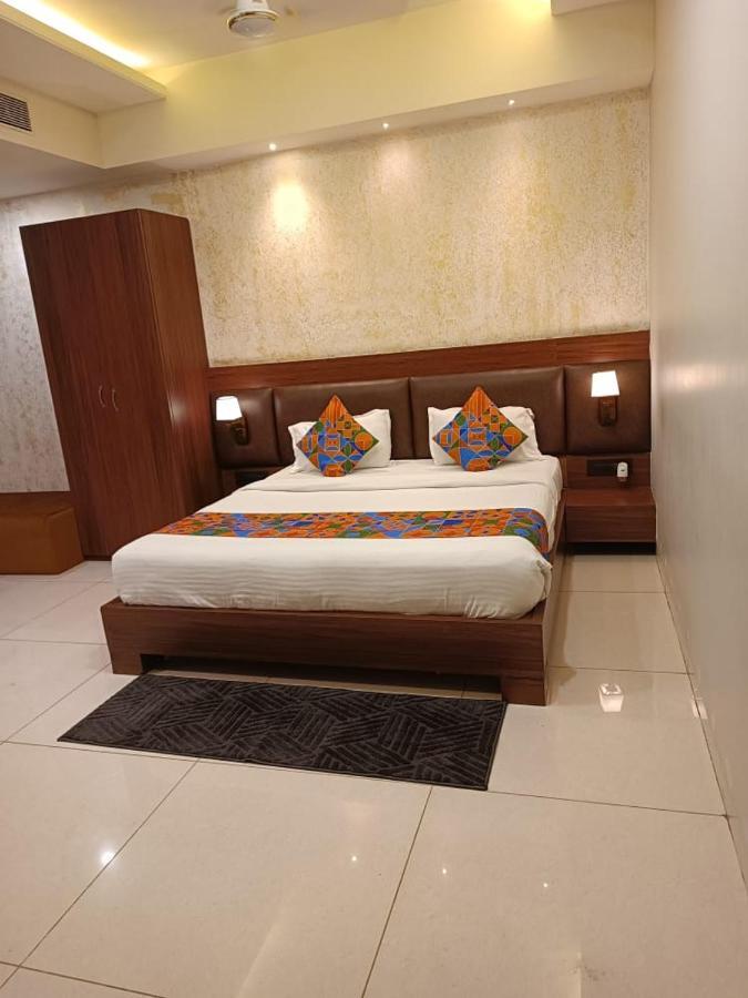 Naiapura Hotel La Pearl מראה חיצוני תמונה