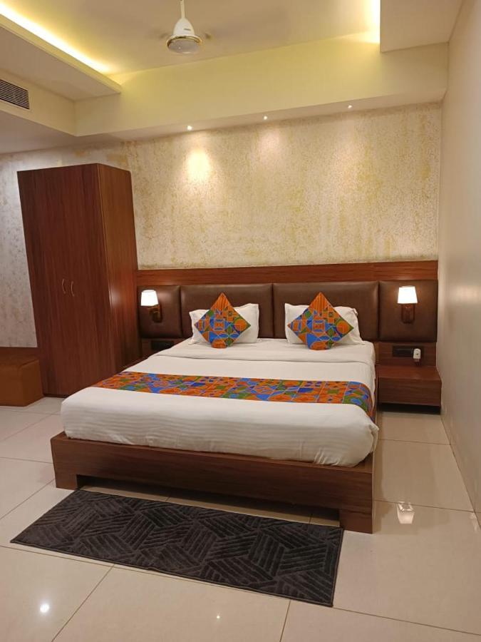 Naiapura Hotel La Pearl מראה חיצוני תמונה